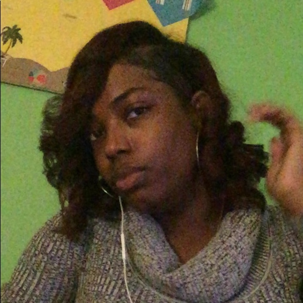 Meet your Posher, Akilah